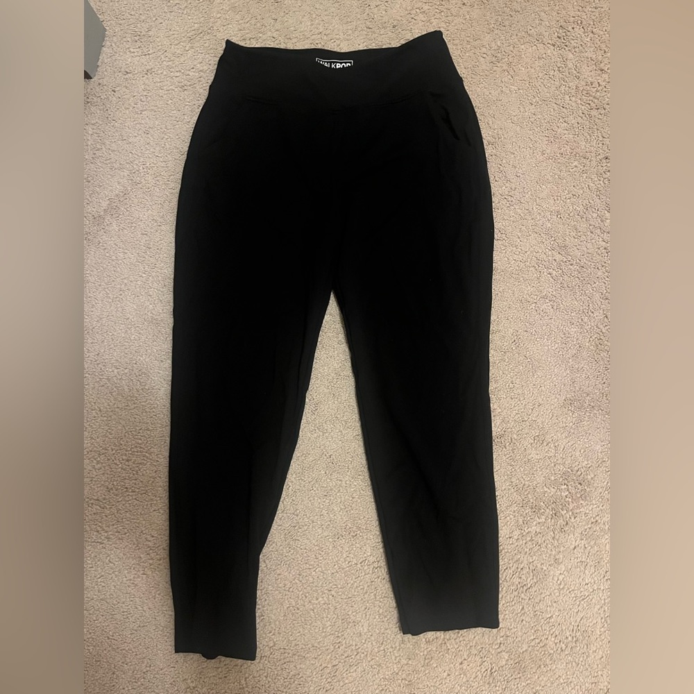 Women’s black capri pants